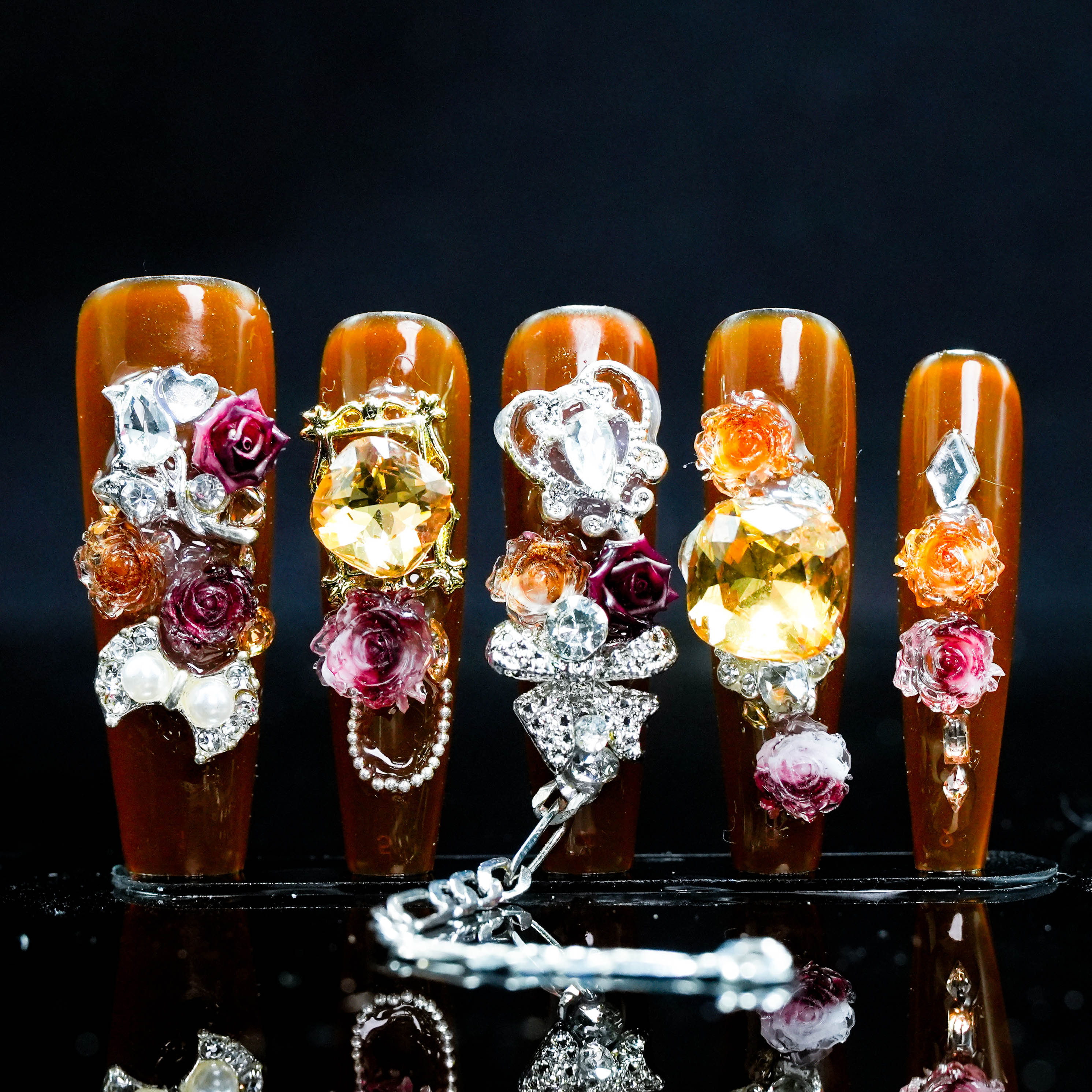 Amber - Bloom Luxury Press - On Nails: Discover Trendy High - End Luxury Fake Nails with Exquisite Amber - Toned Floral Design