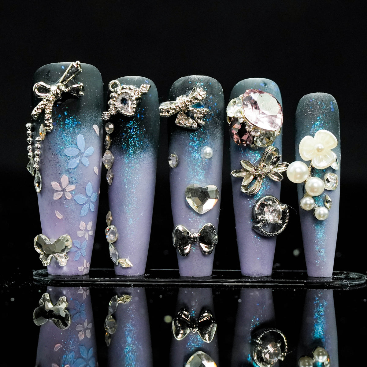 Mystic - Floral Glamour Press - On Nails: Discover Trendy Enchanting Fake Nails with Stylish Floral Design